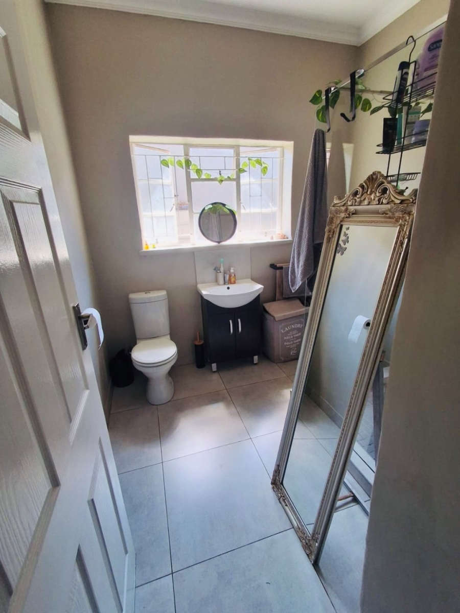To Let 2 Bedroom Property for Rent in Meerhof North West